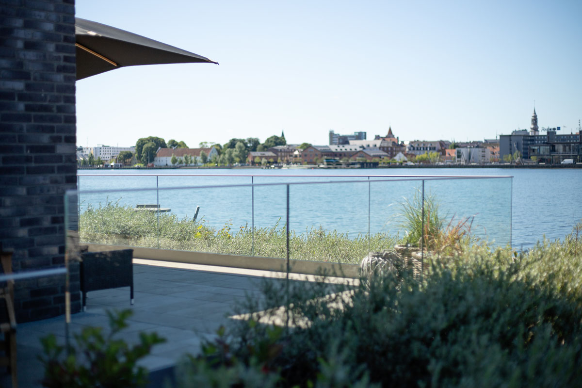 Glasværn på havnen