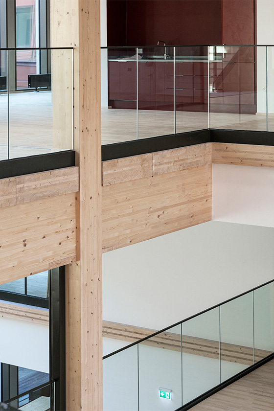 WoodHub, Danværn glasværn
