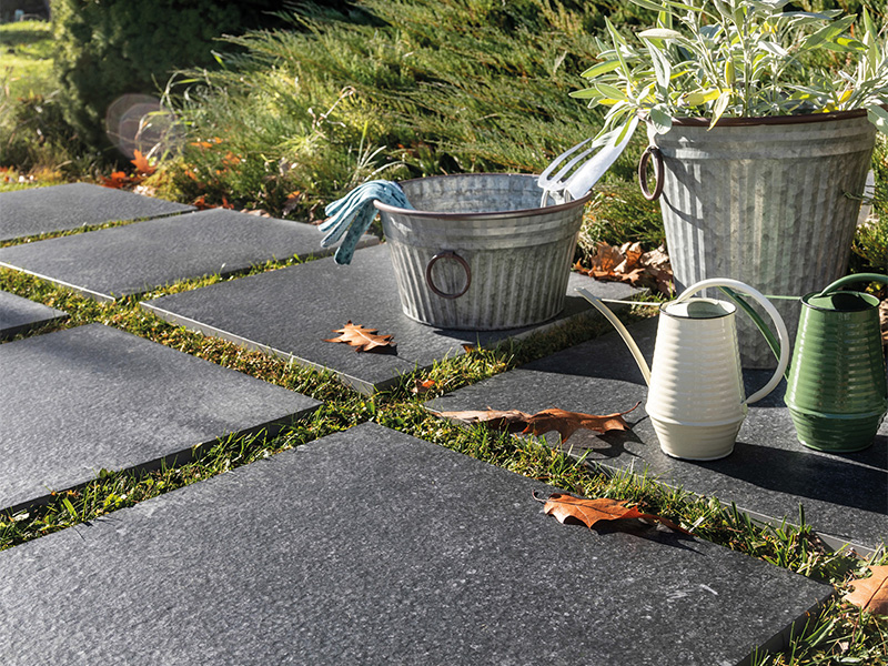 Terrasse med keramiske fliser
